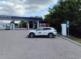 На заправках Укрнафты начали устанавливать зарядные станции Toka для электромобилей