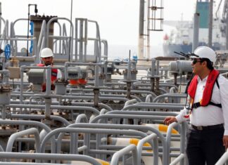 Индия просит США разрешить импорт нефти из Ирана, чтобы не покупать российскую – Bloomberg