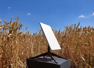 Польша продолжит платить за украинские терминалы Starlink: Навроцкий подписал закон