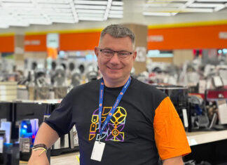 Руководитель сети магазинов Foxtrot уволился