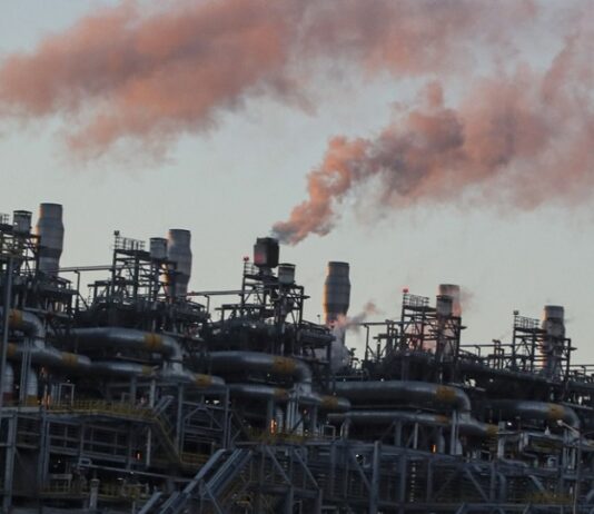 «Санкции толкают в объятия». Россия стала основным поставщиком нафты в Венесуэлу