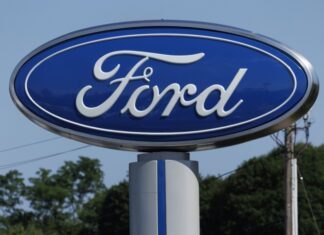 Ford отзывает почти 1,45 млн автомобилей из-за проблем с камерами заднего вида