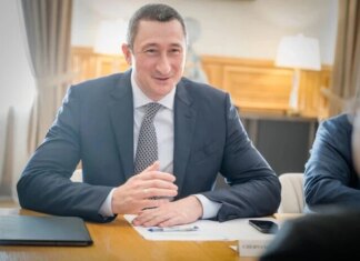 Подозреваемый экс-вице-премьер Чернышов спасает имущество от конфискации (документ)