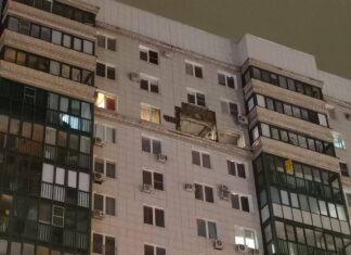 В Московской области дрон попал в квартиру, в Ростовской перебои со светом: Россию ночью атаковали БпЛА (фото)