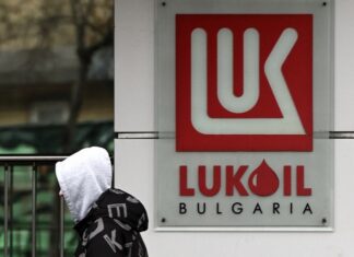 Президент Болгарии ветировал закон о внешнем управлении на НПЗ Лукойла