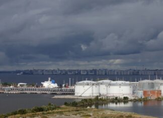 Bloomberg: Морские поставки российской нефти резко сократились после санкций США