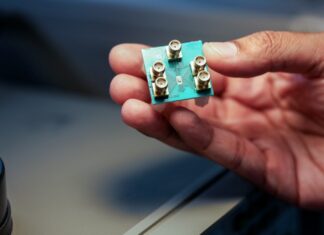 Первый в истории «микроволновый мозг» создали в США: в разы быстрее обычных процессоров