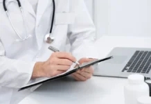 Скільки лікарів працює у Херсоні