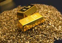 Золото впервые в истории превысило отметку в $4500 за унцию.