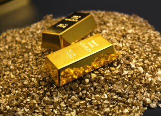 Золото впервые в истории превысило отметку в $4500 за унцию.