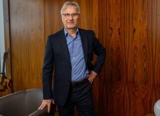 Титан, Vodafone и 20 млрд грн расходов. Интервью с региональным директором NEQSOL