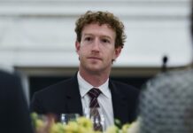 Цукерберг отменил финансирование проиммигрантской организации, которую соосновал