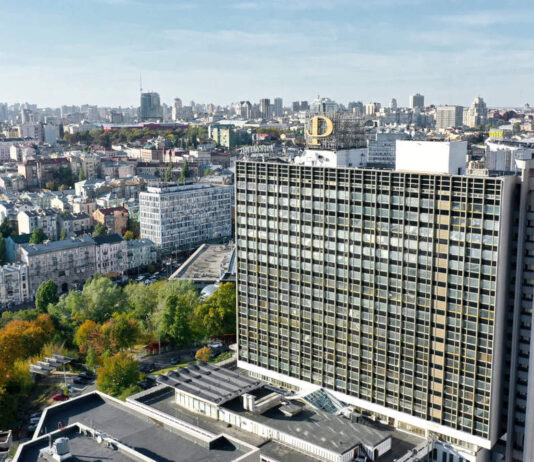 Суд разрешил банку Тигипко продать за долги киевскую гостиницу «Русь»