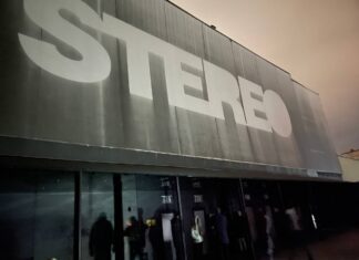 Перед Stereo Plaza – стычки. Конфликтующие стороны борются за здание. Эксклюзив LIGA.net – фото, видео