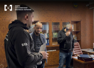 Чиновника подозревают в присвоении опалубки на 2,5 млн грн во время строительства моста