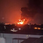 Дроны атаковали Волгоград: в районе местного НПЗ «Лукойла» вспыхнул пожар (видео)
