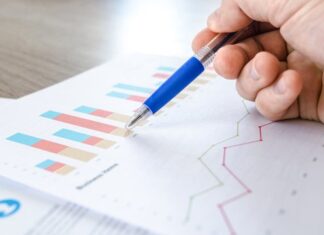 Вследствие коррупционного скандала рейтинги Зеленского и его партии снизились примерно на 4% — U electoral data Project