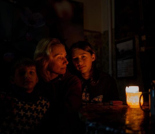 «Это касается не только Киева»: жители левобережья рискуют встретить Новый год без света