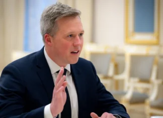 Міністра США Дена Дрісколла усунули від мирних перемовин щодо України