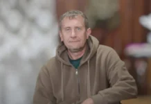 «Брати й робити, навіть коли все руйнується». Фермер із Херсонщини відновив виробництво паливних брикетів