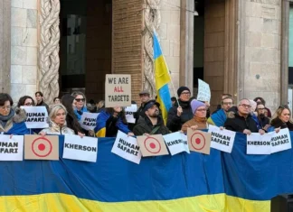 “Ми не очікували, що доєднається стільки людей”. У 50 містах світу пройшли акції проти дронових атак РФ у Херсоні. ФОТО