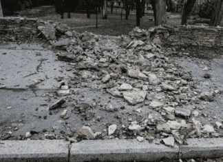 Російські військові атакували заклад охорони здоров’я у Херсоні. Є поранені