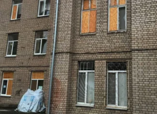 Російські військові обстріляли лікарню у Херсоні. ФОТО