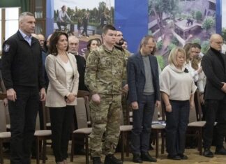 Кличко вручил награды от столицы защитникам и защитницам ко Дню ВСУ