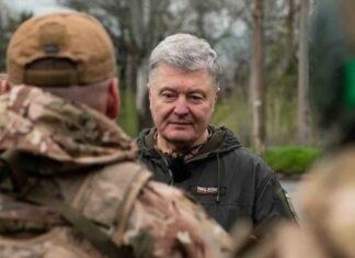 Порошенко поздравил ВСУ и призвал власти все возможные ресурсы направлять на нужды обороны