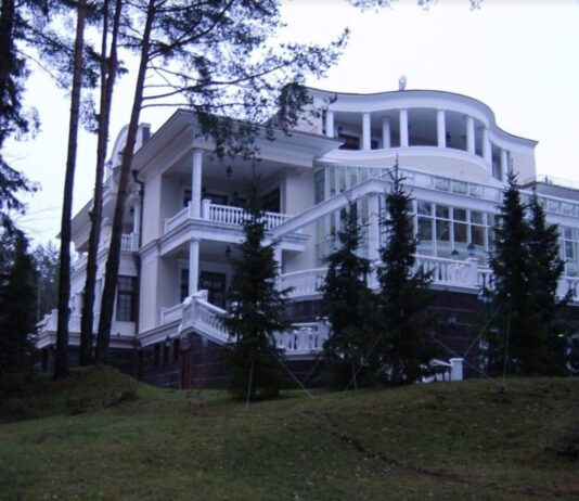 «Не слышали работы ПВО»: россияне опровергли фейк Кремля об атаке дронов на резиденцию Путина