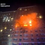 Россияне бьют по Одессе «Шахедами»: горит «Новая почта» и многоэтажка, исчезло тепло (видео)