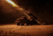 Россияне массированно атаковали Херсон из РСЗО: попали в жилые кварталы, в части города блэкаут