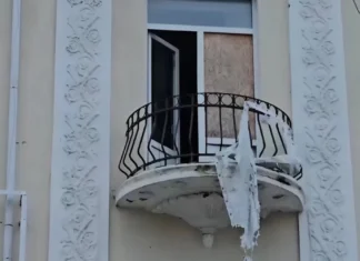 Російські війська обстріляли середмістя Херсона. ВІДЕО