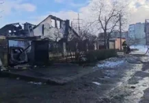 Війська РФ обстріляли Корабельний район Херсона, є поранені. ВІДЕО