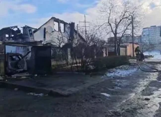 Війська РФ обстріляли Корабельний район Херсона, є поранені. ВІДЕО