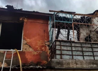 Під час гасіння пожежі у Херсоні надзвичайники врятували людину