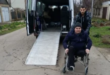 У Херсоні продовжує працювати “соціальне таксі”. Надійшло понад сотню заявок