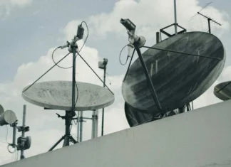 На лівобережжі Херсонщини російські окупанти шукають супутникові антени