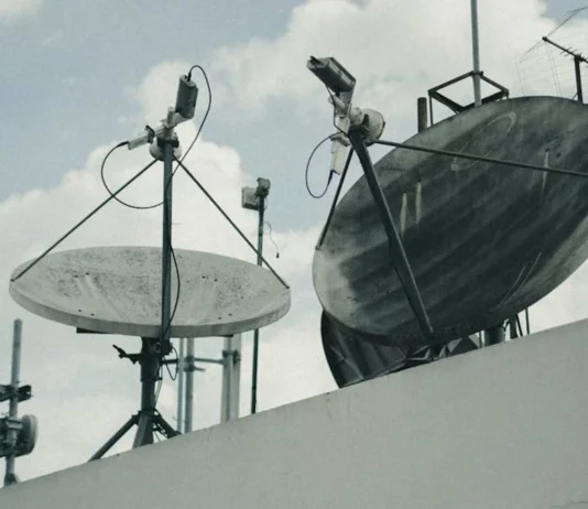 На лівобережжі Херсонщини російські окупанти шукають супутникові антени