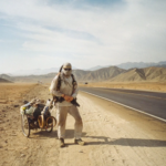 Мужчина ходит по миру уже 27 лет: какой важный урок он усвоил о счастье