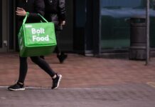 Спрос на доставку пищи вырос на 6-8% во время блэкаутов: что чаще всего заказывают