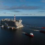 Один ледокол на весь экспорт: как Россия вывозит подсанкционный газ из Арктики