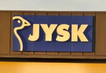 Россия атаковала магазин JYSK в Запорожье дронами и КАБами