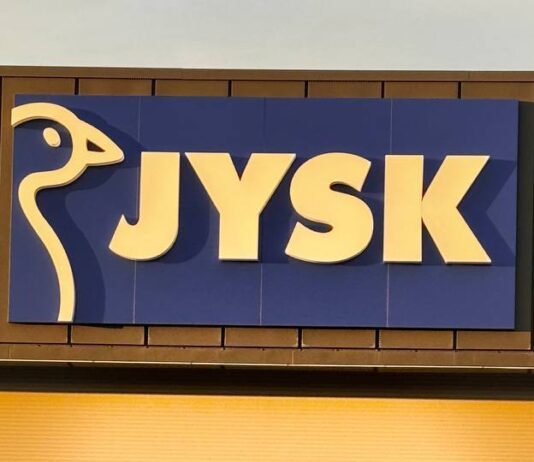 Россия атаковала магазин JYSK в Запорожье дронами и КАБами