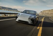 Lexus ожидает рекордные продажи в США несмотря на тарифы Трампа: покупатели ждут месяцами