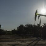 Reuters: США работают над частичной отменой санкций в отношении венесуэльской нефти