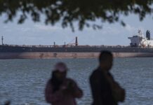 США заявили, что будут продавать венесуэльскую нефть «бессрочно»