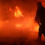 Россияне атаковали «Шахедами» Киевскую область: пылает многоэтажка, есть погибшие (видео)