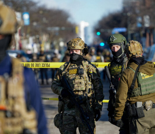 Очередная жертва рейдов ICE: в США силовики из иммиграционной службы застрелили мужчину