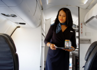 «Драгоценный» пассажир: стюардесса рассказала, что значат секретные коды